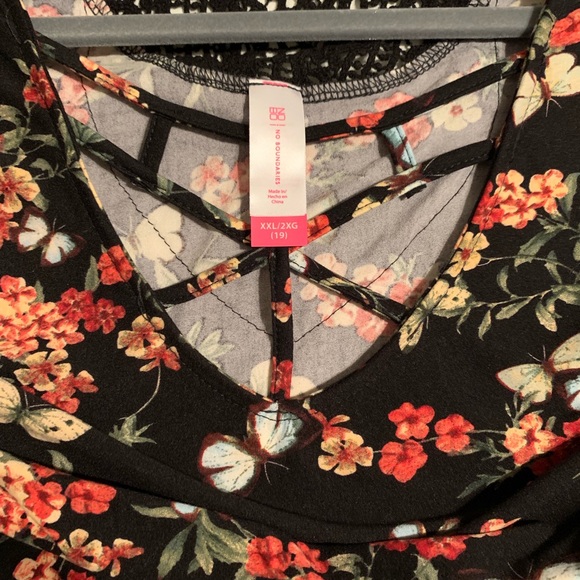 No Boundaries floral and butterfly top XXL used - Picture 4 of 7